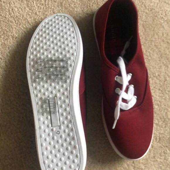 Red Converse from Forever 21 - Picture 4 of 6